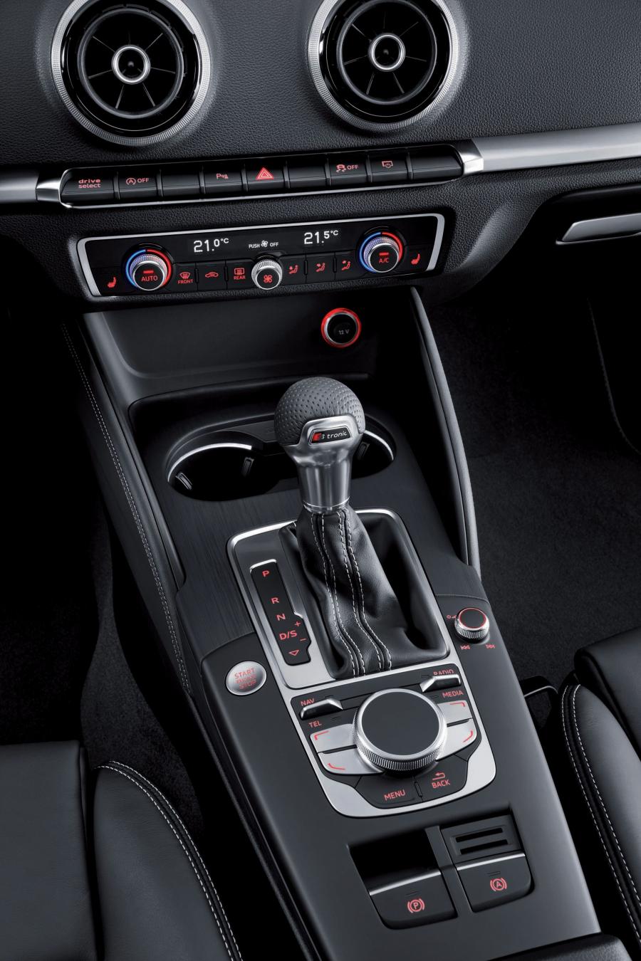 Детали интерьера Audi A3 1.8T S-Line Quattro (8V) 2012 года  (WW) (фото 21 из 101)